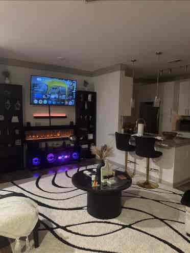 Room Available in Luxury Apartment