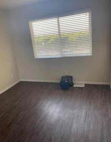 5 minute walking distance from UCR!
