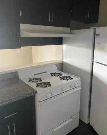 5 minute walking distance from UCR!