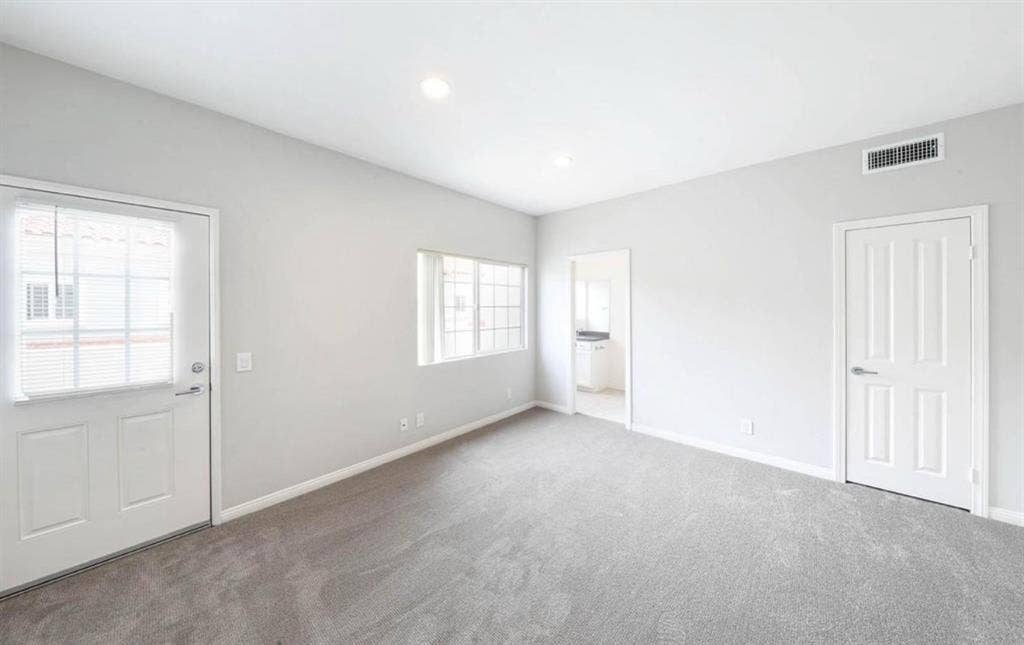 Master bedroom for rent