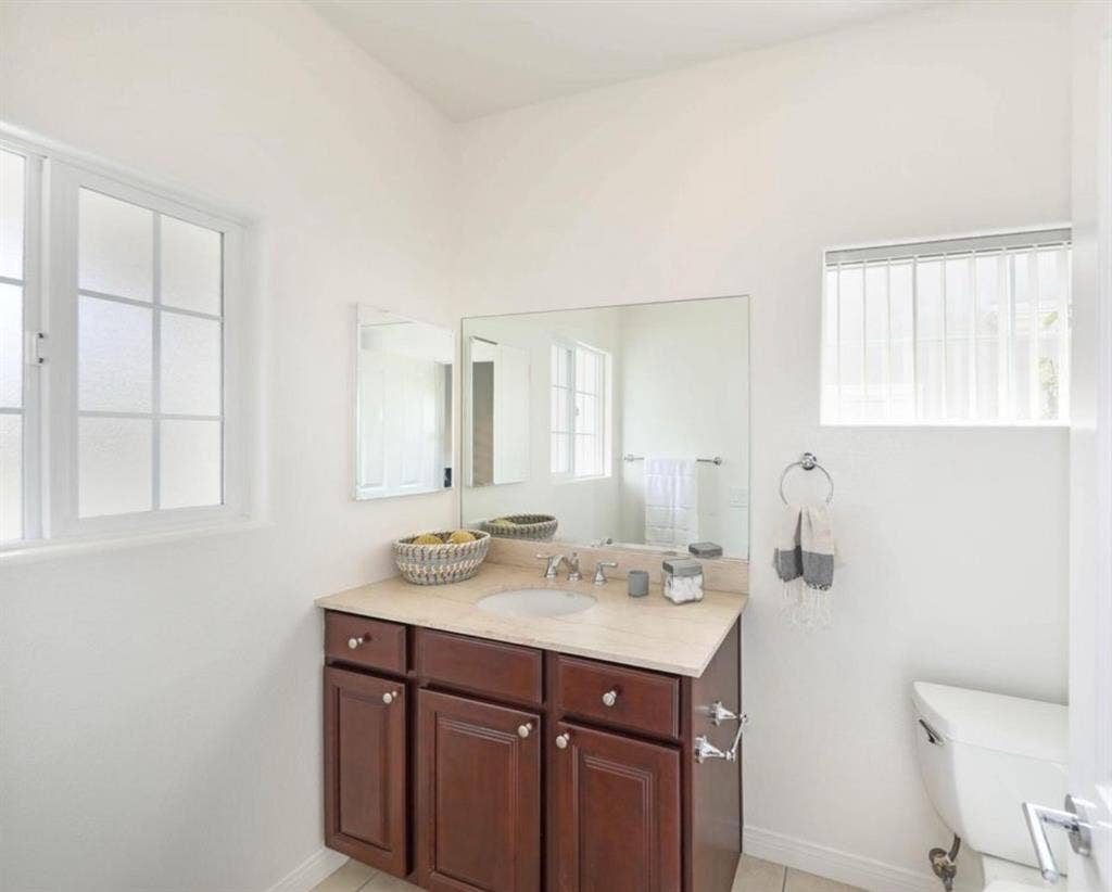 Master bedroom for rent