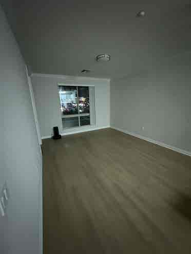 URGENTLY LOOKING FOR SUBLET
