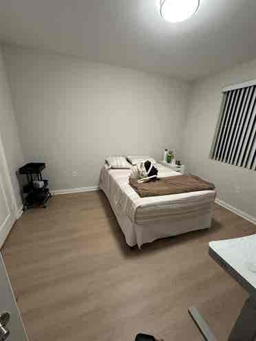 URGENTLY LOOKING FOR SUBLET