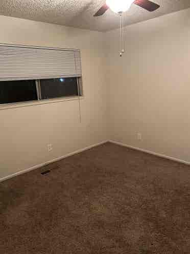 Looking for a Roomate to move in