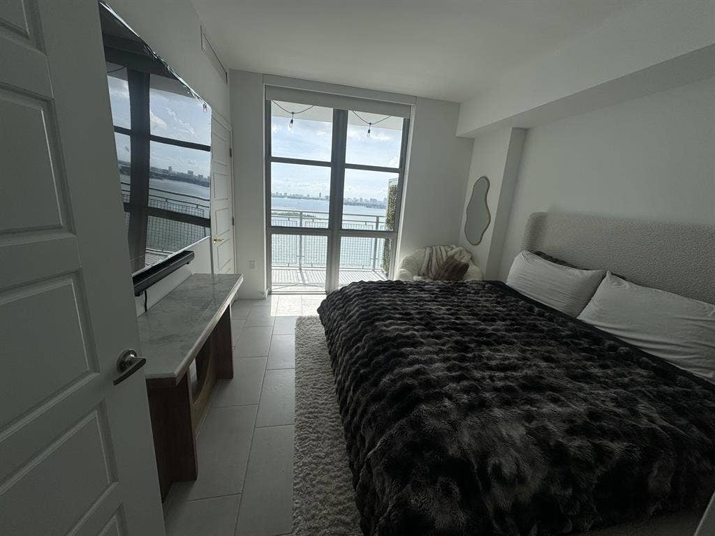 room in 2bdr condo with WaterView