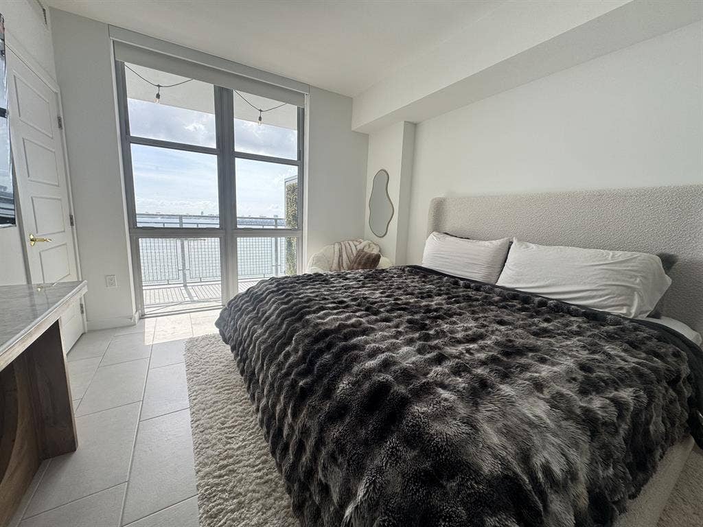 room in 2bdr condo with WaterView