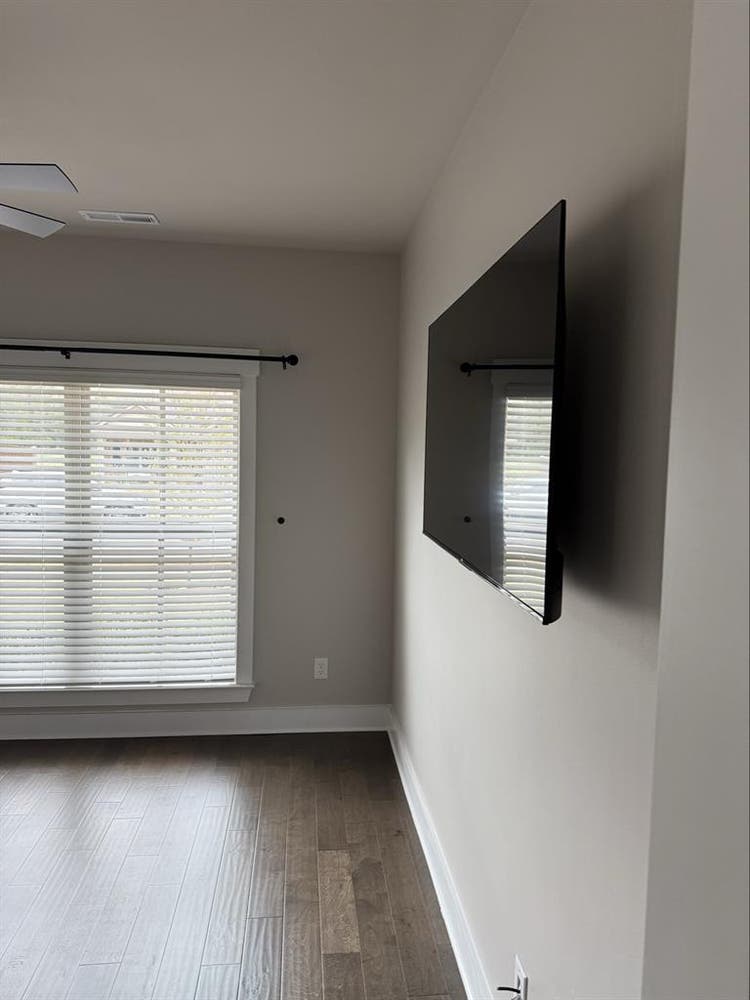 Private room/bath for rent!