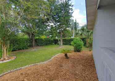 Private Large bed room available