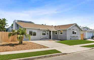 Single room available fort rent