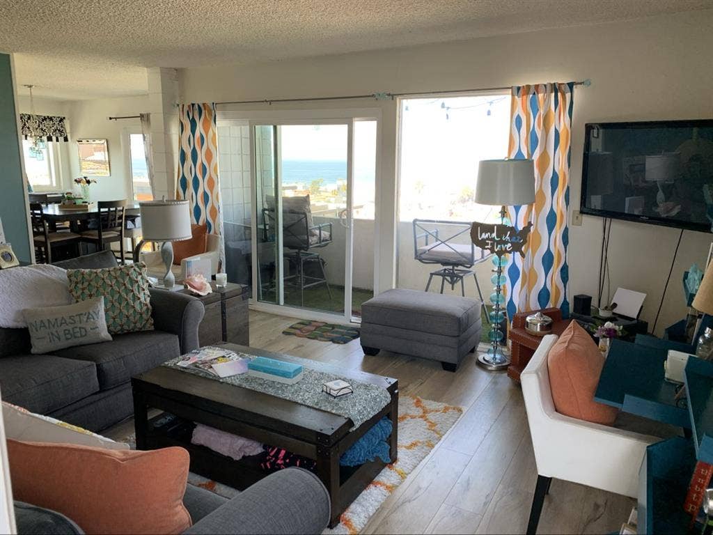 Apartment with panoramic beach view