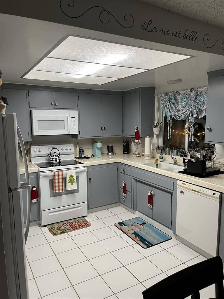 Apartment with panoramic beach view