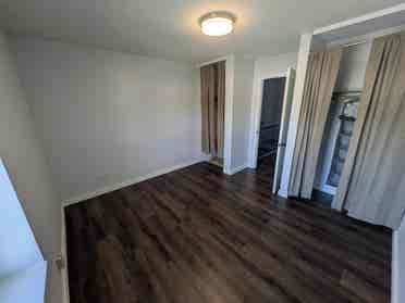 Clean room for rent