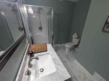 Clean room for rent