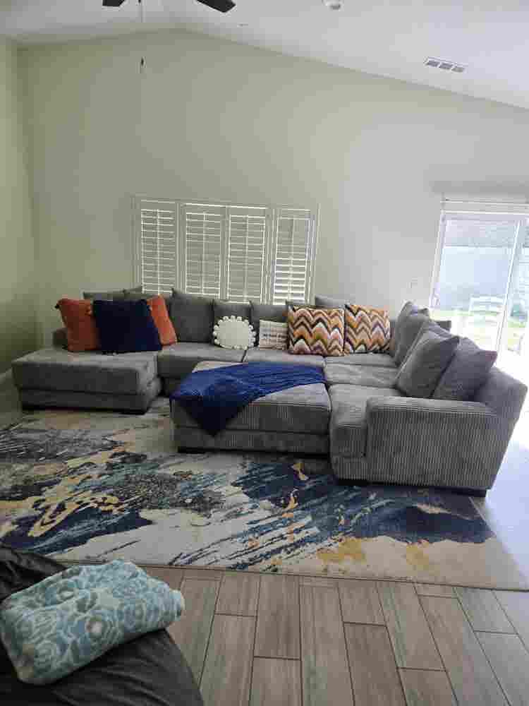 Quite 1 bedroom available in house