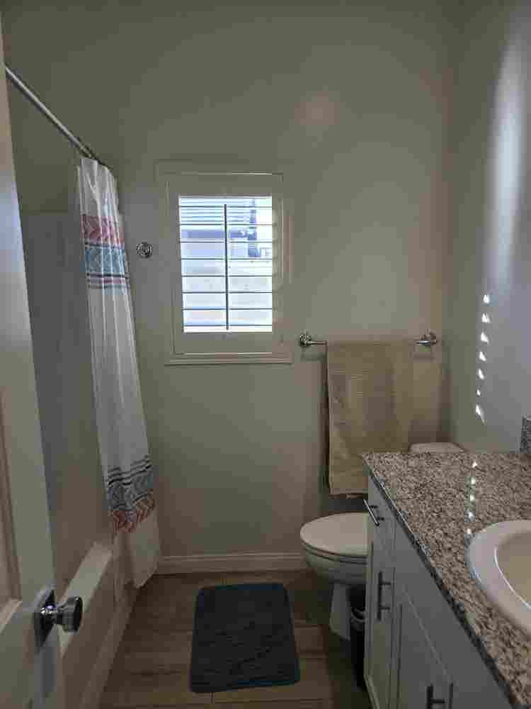 Quite 1 bedroom available in house