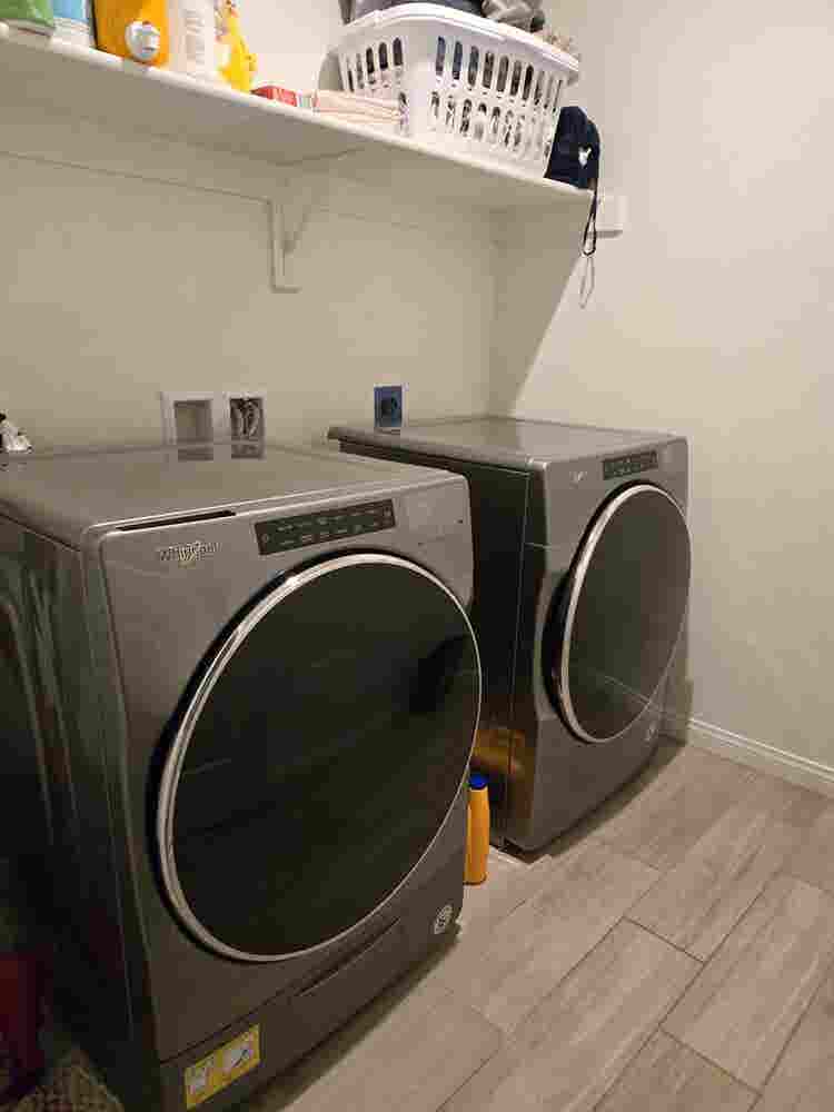Quite 1 bedroom available in house