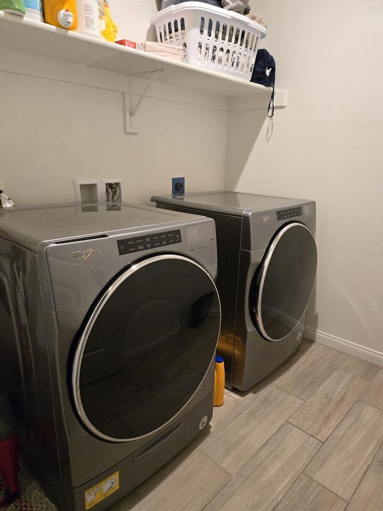 Quite 1 bedroom available in house