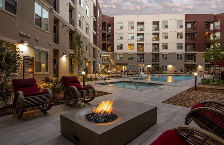 Looking for professional Roommate