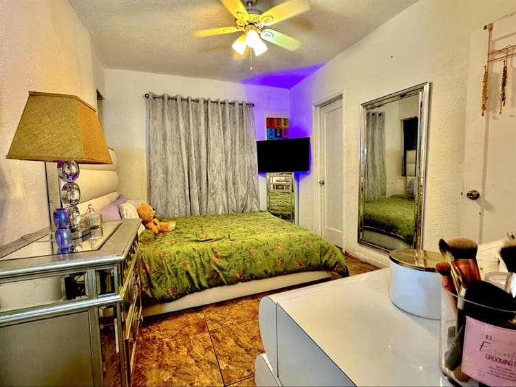 Room in South beach available now