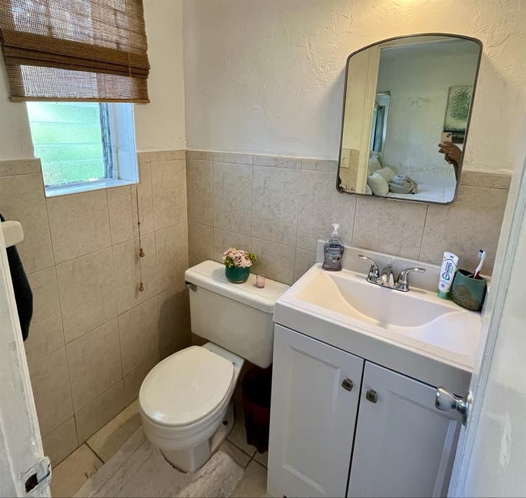 Room in South beach available now