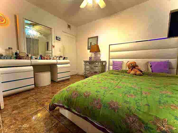 Room in South beach available now