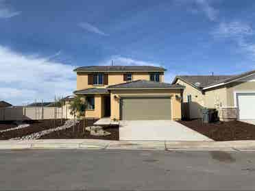 Room for rent in 4 bedroom home