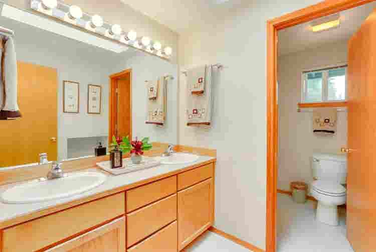 Spacious fully furnished room