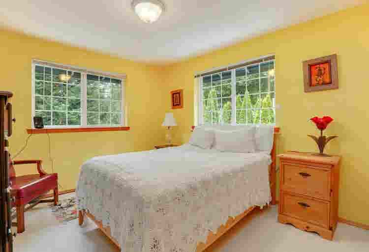 Spacious fully furnished room