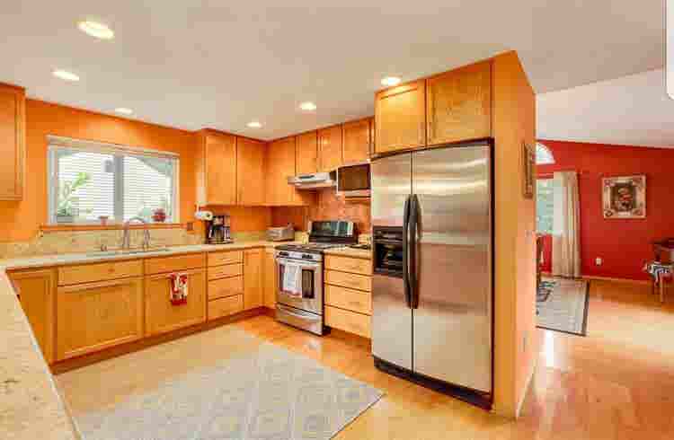 Spacious fully furnished room