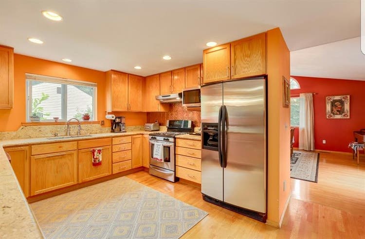 Spacious fully furnished room