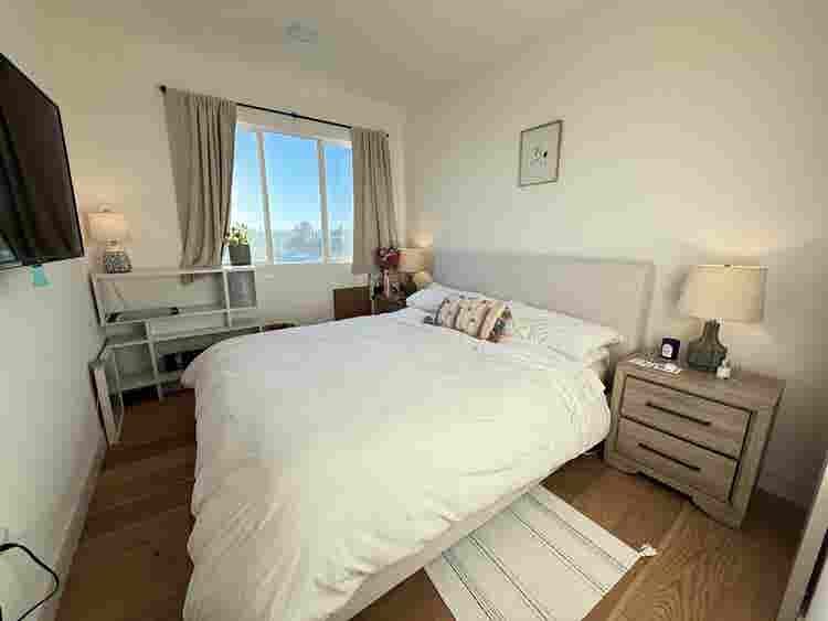 Private bed in 3BR/2BA condo
