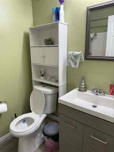 Cuarto amueblado baño y wifi