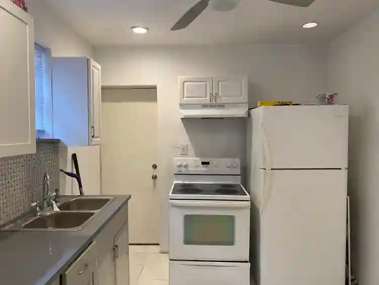 2 Rooms and 1 efficiency for rent