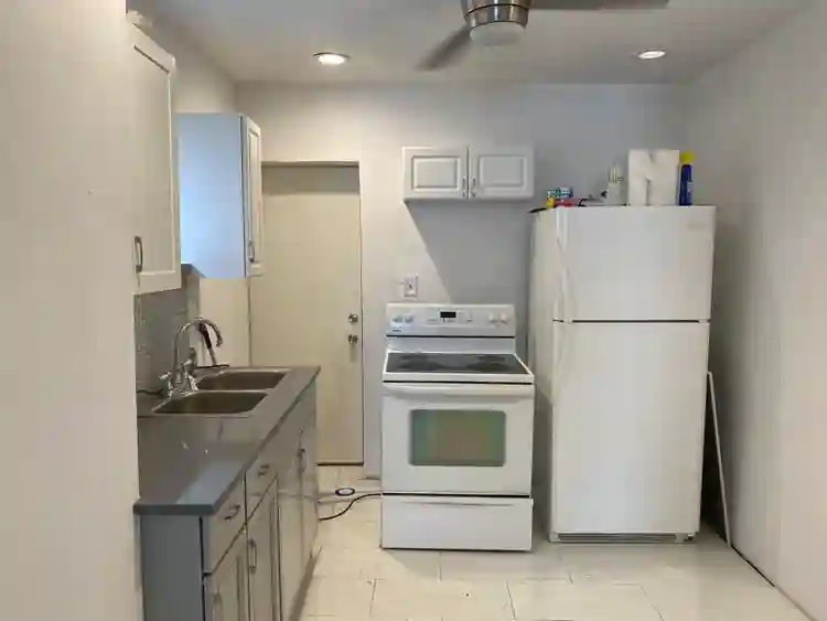 2 Rooms and 1 efficiency for rent