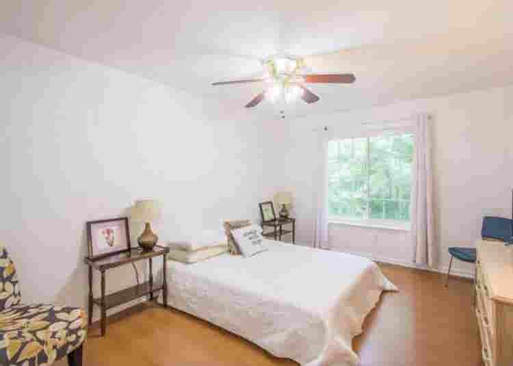 Room in 
Townhouse