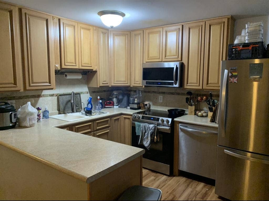 Private Room in shared Townhouse