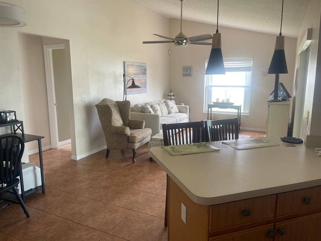 Deltona Pool House - Room Rental