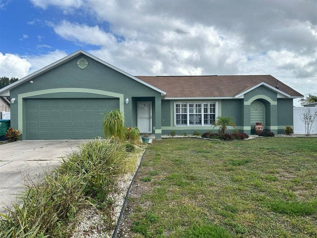 Deltona Pool House - Room Rental