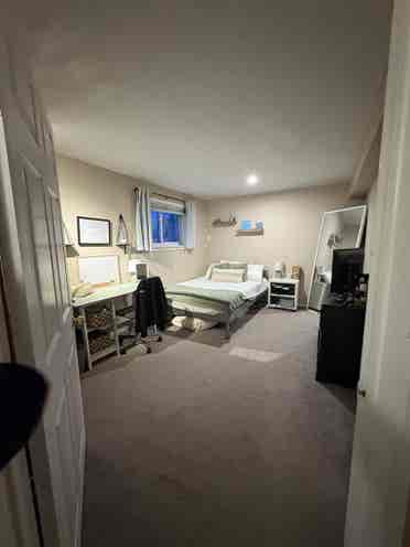 Looking for 2 roommates