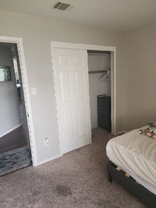 1bedroom in house available in RR