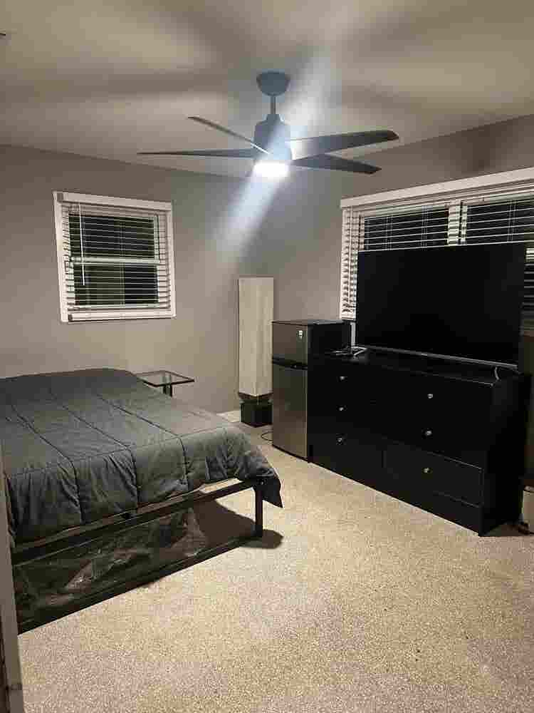 Looking for a roommate!