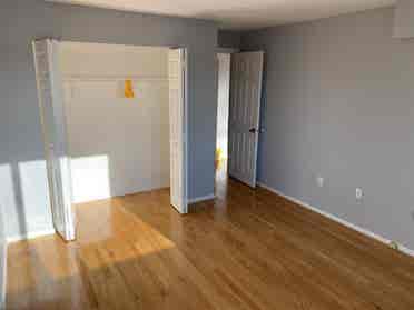 Room in br available now!