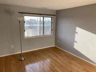 Room in br available now!