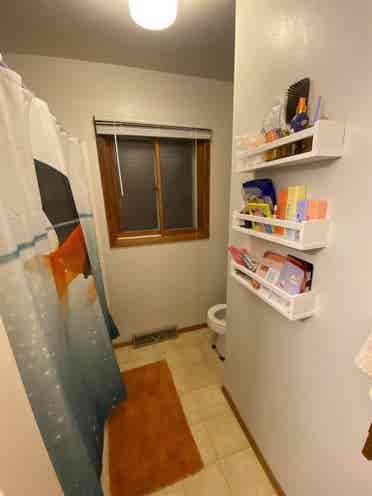 Female Roomie Wanted!!!