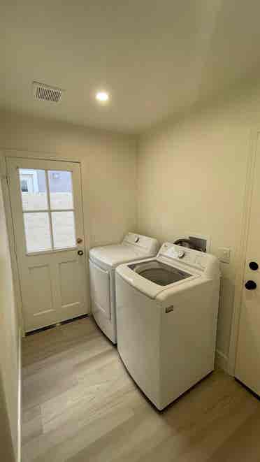 Rooms 4 Rent in Tustin Shared Home