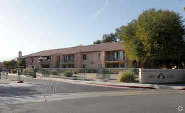 Looking for 2 roommates