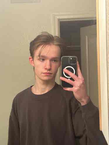 Looking For Roommate Starting April