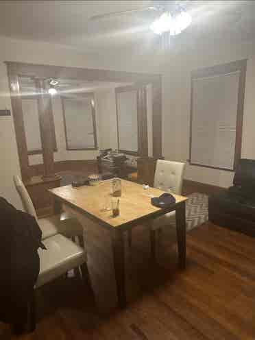 Old 3bd looking for roommates