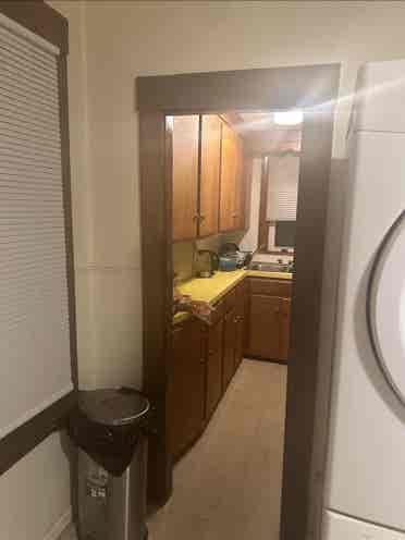 Old 3bd looking for roommates