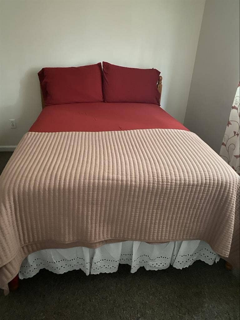 Cozy furnished room for rent